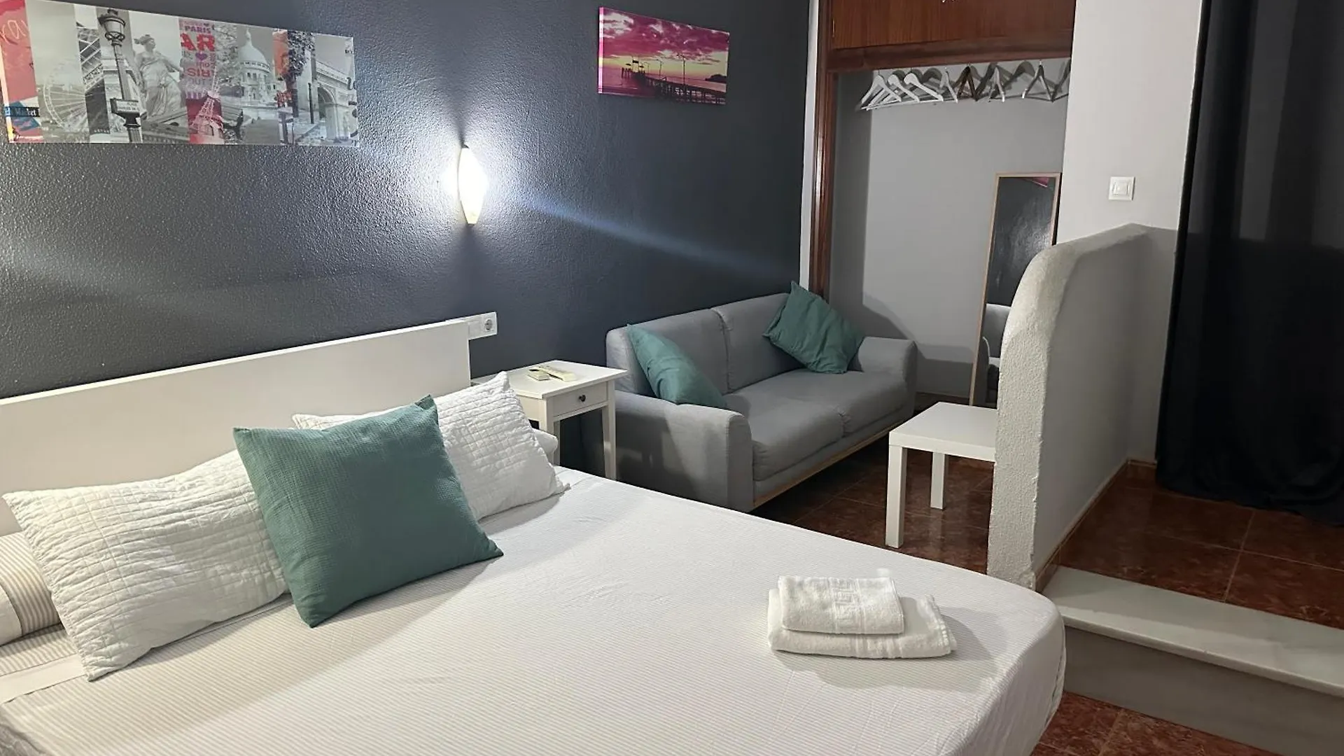 Hotel Hostal Tarik Tarifa 2*,  Spagna